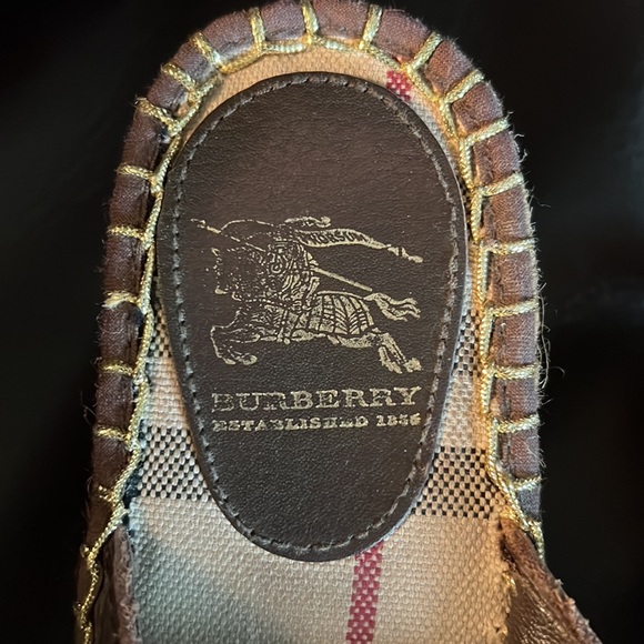 Gorgeous Authentic Burberry Wedges - Picture 4 of 8